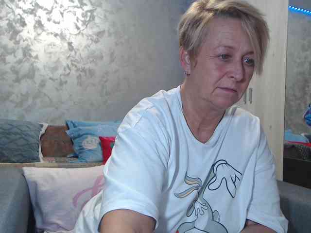 LovePinkLilli webcam