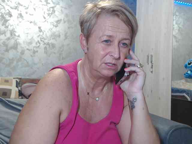 LovePinkLilli webcam