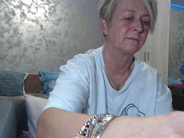 LovePinkLilli webcam