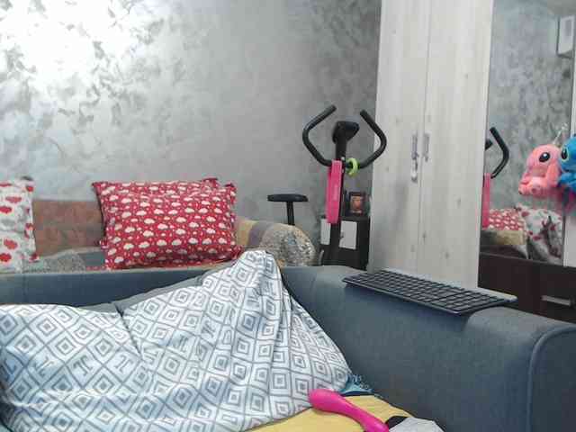 LovePinkLilli webcam