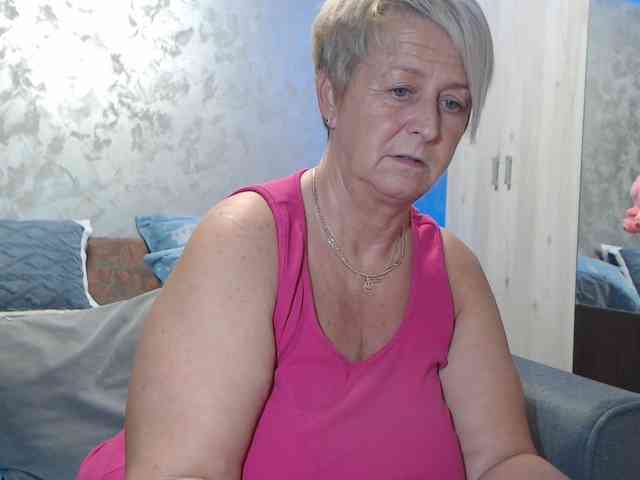 LovePinkLilli webcam