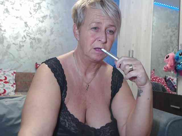 LovePinkLilli webcam