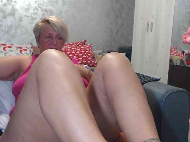 LovePinkLilli webcam