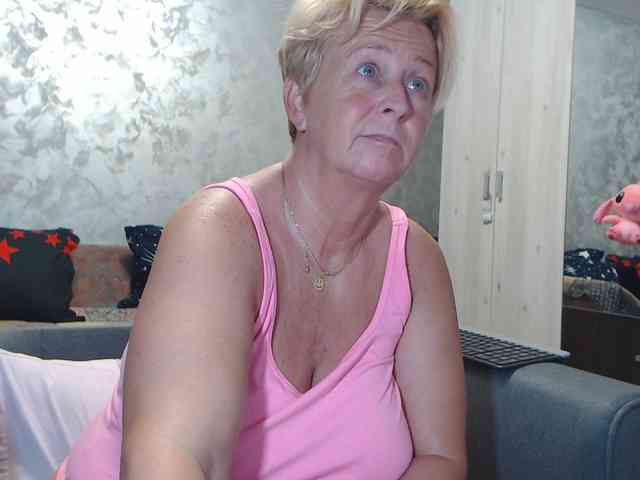 LovePinkLilli webcam