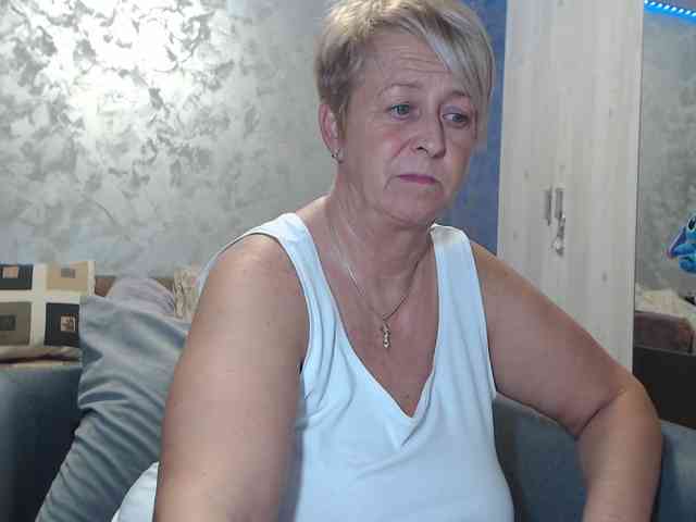 LovePinkLilli webcam