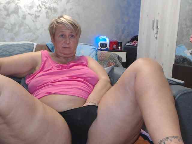 LovePinkLilli webcam