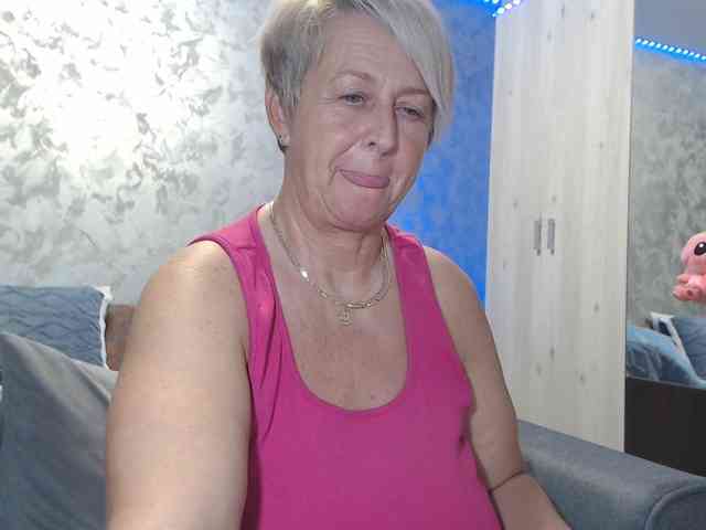 LovePinkLilli webcam