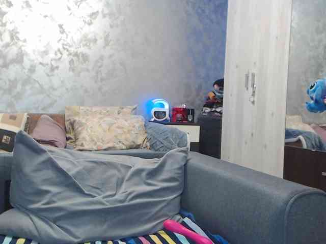 LovePinkLilli webcam