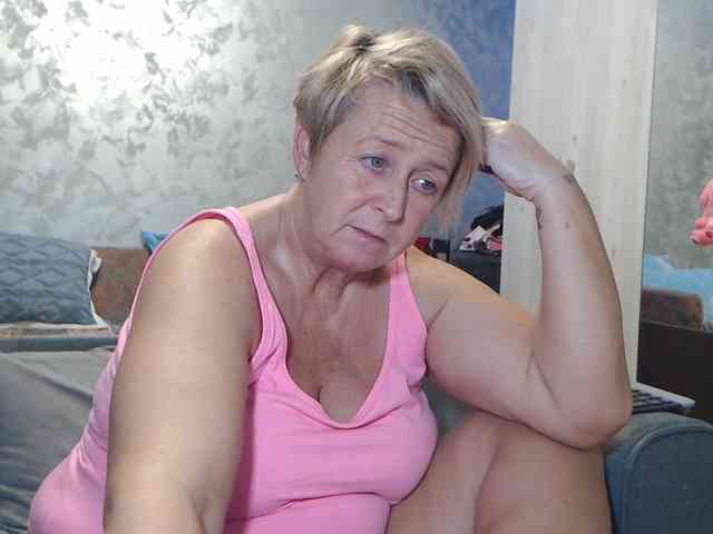 LovePinkLilli webcam