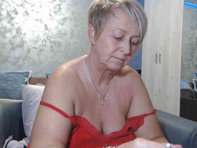 LovePinkLilli webcam