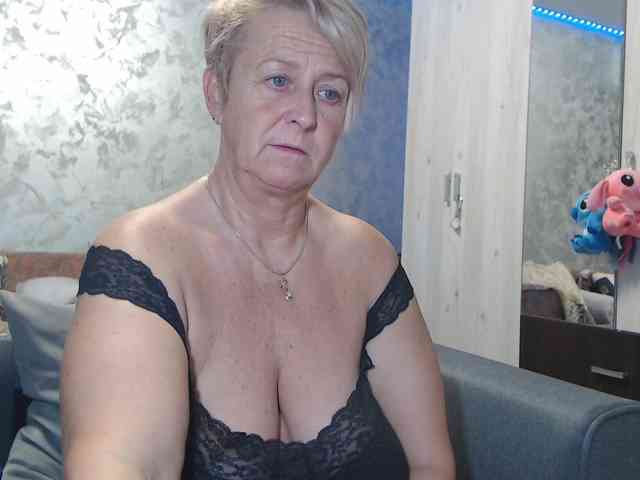 LovePinkLilli webcam