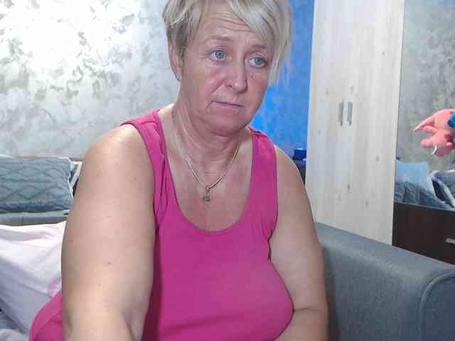 LovePinkLilli webcam