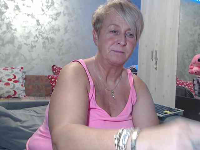 LovePinkLilli webcam