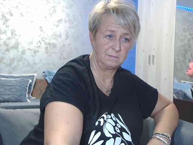 LovePinkLilli webcam