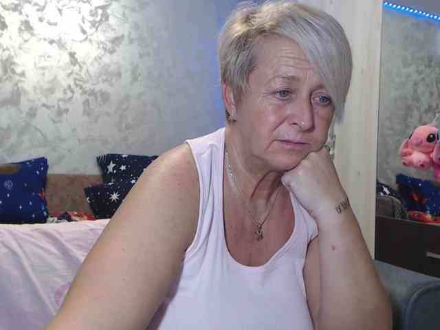 LovePinkLilli webcam