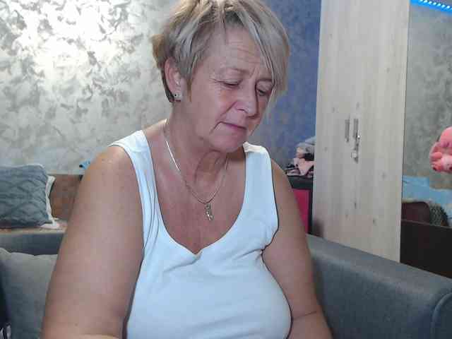 LovePinkLilli webcam