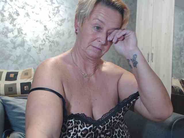 LovePinkLilli webcam