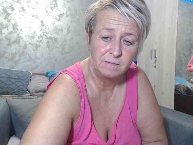 LovePinkLilli webcam