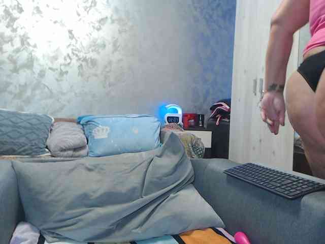 LovePinkLilli webcam