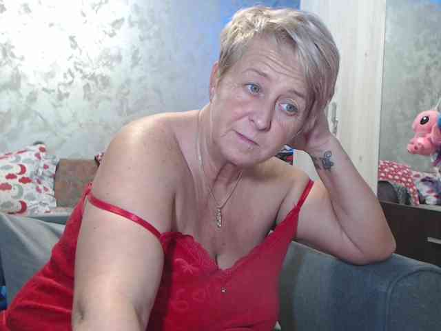 LovePinkLilli webcam