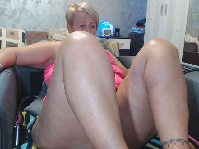 LovePinkLilli webcam