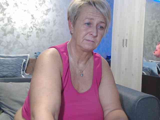 LovePinkLilli webcam