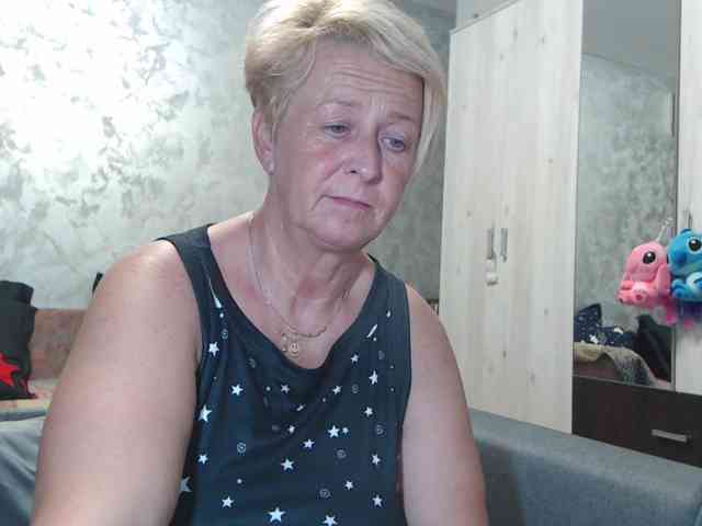 LovePinkLilli webcam