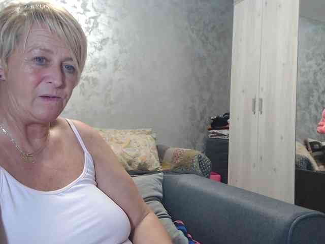 LovePinkLilli webcam