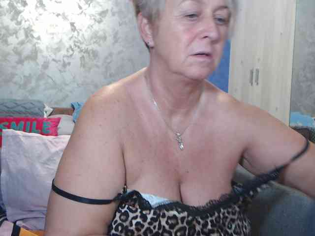 LovePinkLilli webcam