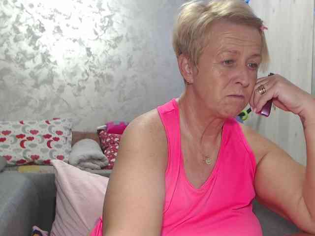 LovePinkLilli webcam