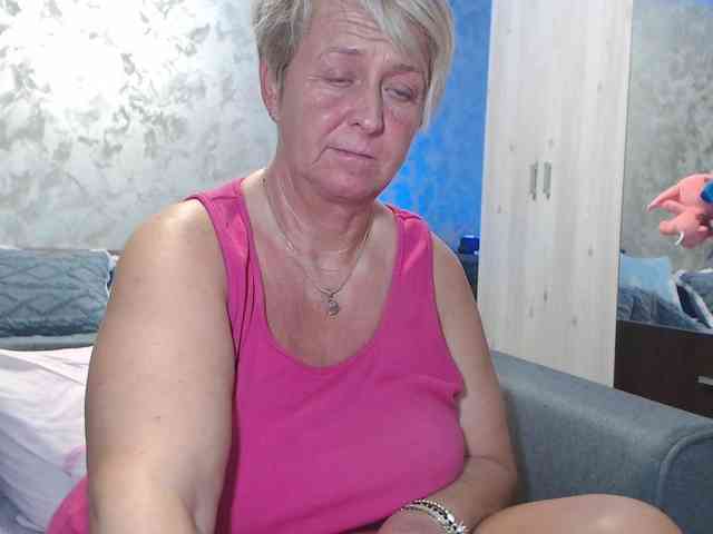 LovePinkLilli webcam