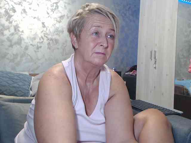 LovePinkLilli webcam