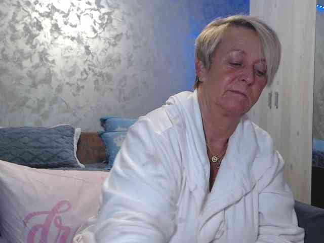 LovePinkLilli webcam