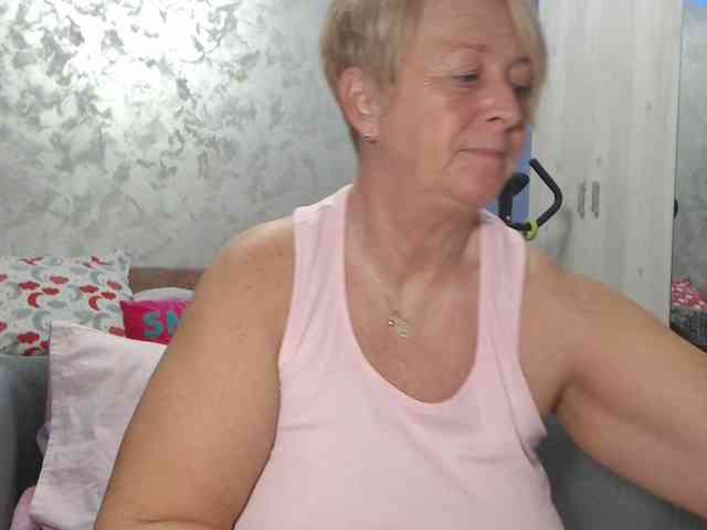 LovePinkLilli webcam