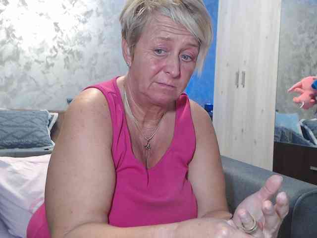 LovePinkLilli webcam