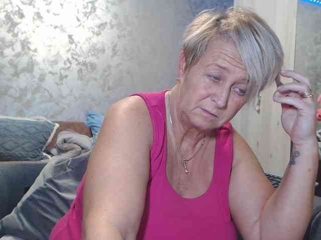 LovePinkLilli webcam