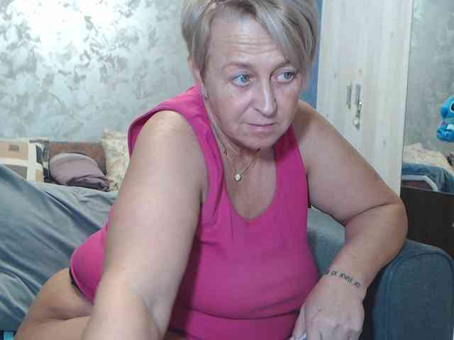 LovePinkLilli webcam