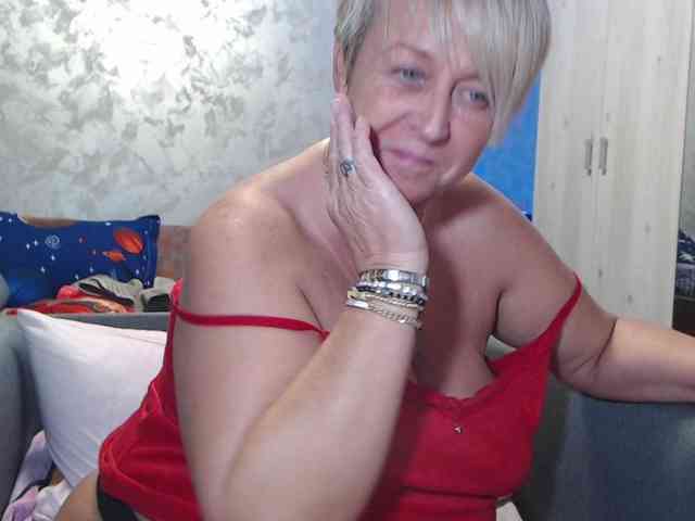 LovePinkLilli webcam