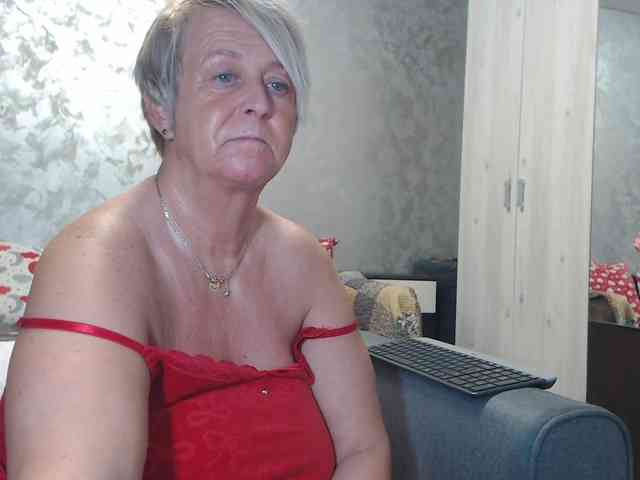 LovePinkLilli webcam