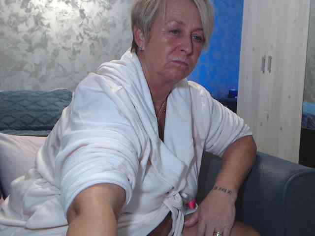 LovePinkLilli webcam