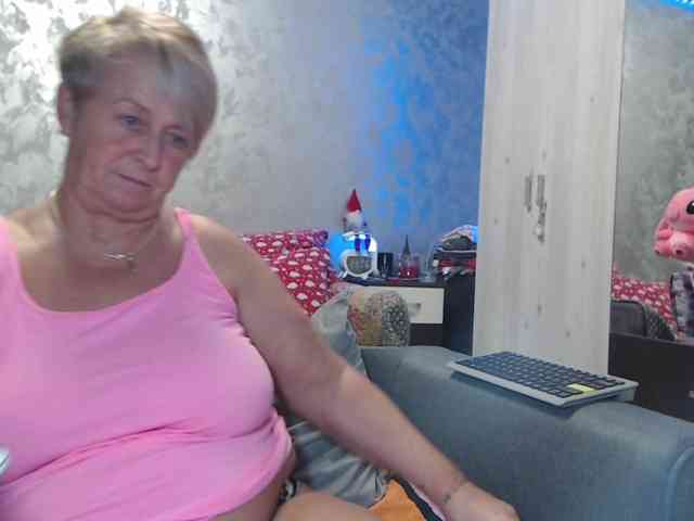 LovePinkLilli webcam