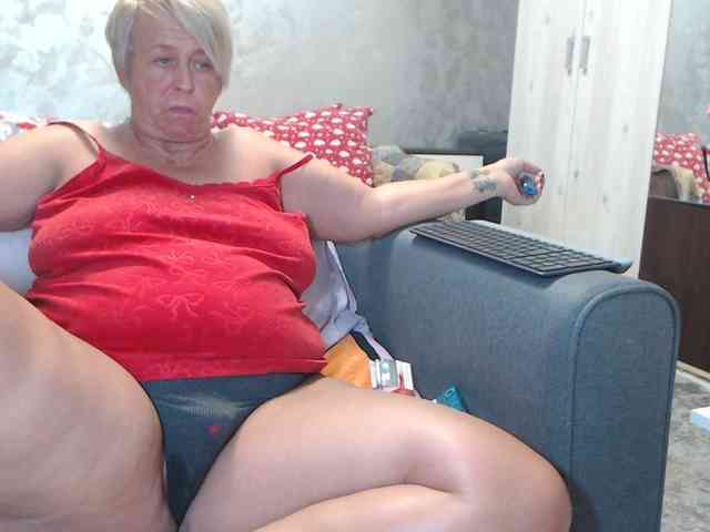 LovePinkLilli webcam