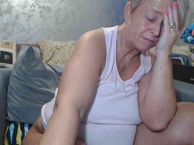 LovePinkLilli webcam