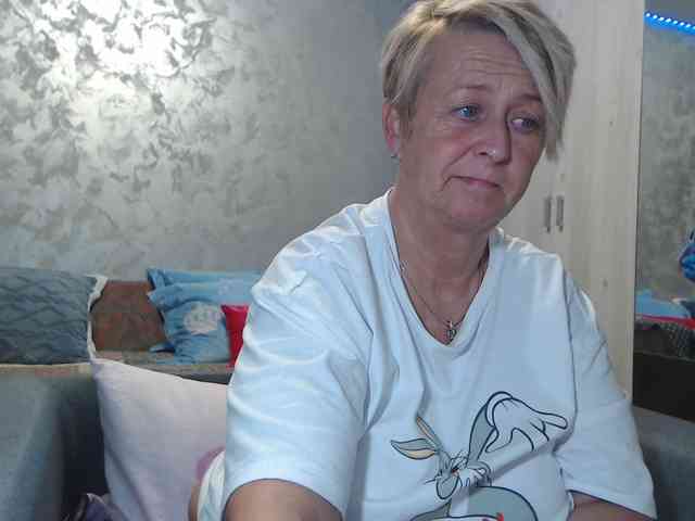 LovePinkLilli webcam