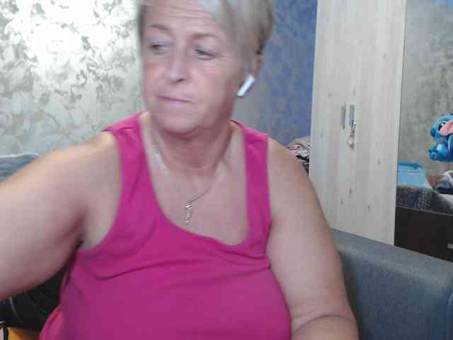 LovePinkLilli webcam