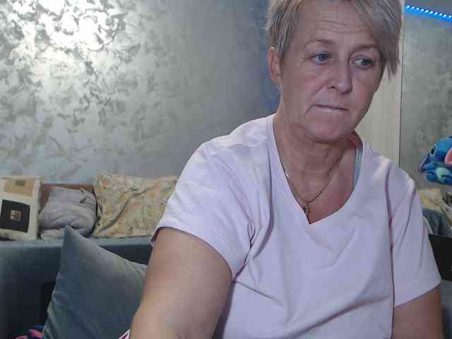 LovePinkLilli webcam