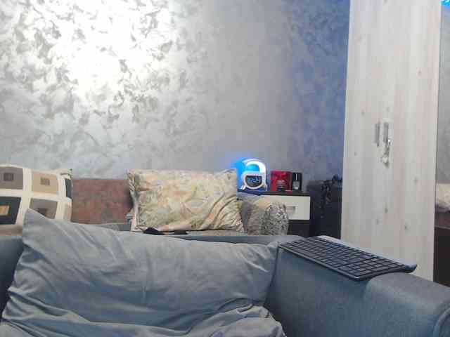 LovePinkLilli webcam