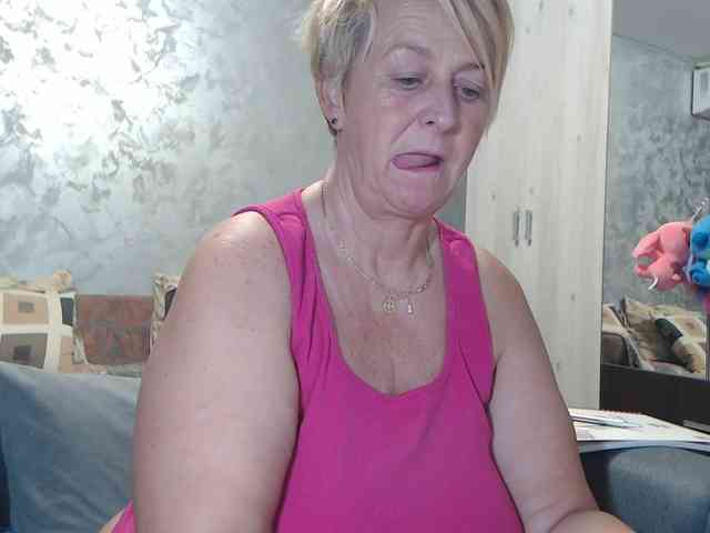LovePinkLilli webcam