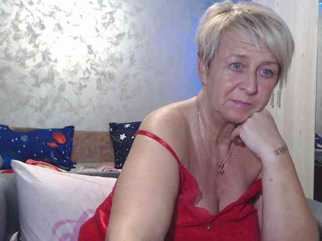 LovePinkLilli webcam