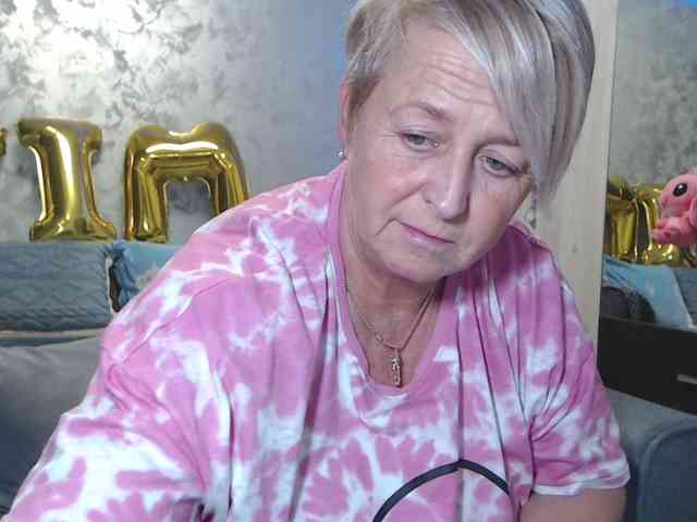 LovePinkLilli webcam